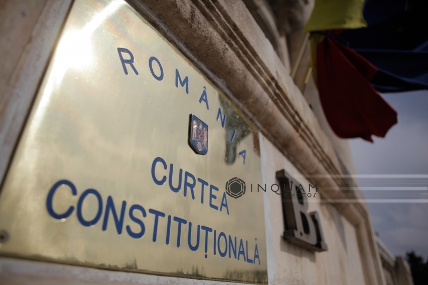 CCR discută marţi sesizarea lui Iohannis referitoare la legea prin care este redusă vârsta de pensionare pentru avocaţii care au handicap grav