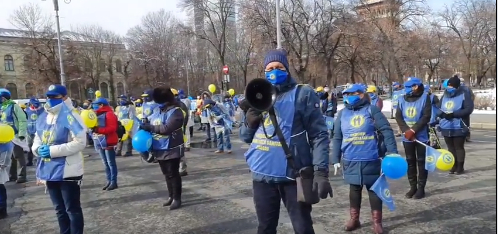 Protest al sindicaliştilor din Sănătate, în Piaţa Victoriei: ”Fără noi, Covid-ul e pe voi!”/ Sindicaliştii au pichetat şi Ministerul Muncii şi Ministerul Sănătăţii – FOTO/ VIDEO