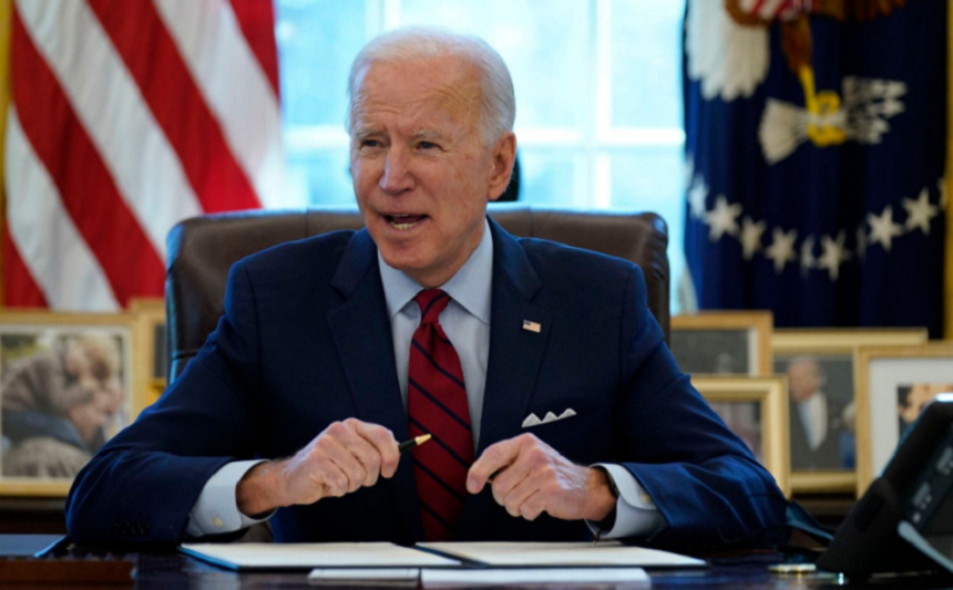 Joe Biden vrea să dubleze salariul minim în Statele Unite, pentru a scoate milioane de americani din sărăcie, într-o adevărată revoluţie socială, înt-o ţară cu disparităţi socio-economice ţipătoare; Bernie Sanders denunţă actualul salariu minim drept un ”salariu de foamete”