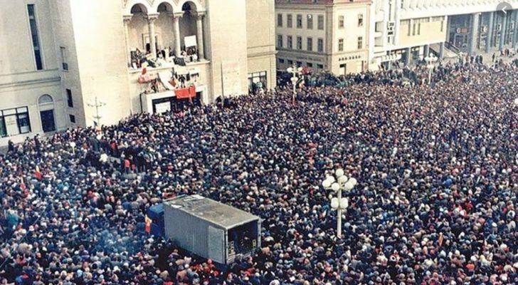 Expoziţii, slujbe de pomenire, depuneri de coroane în memoria eroilor Revoluţiei de la Timişoara