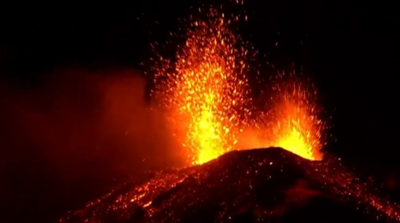 Erupţii spectaculoase ale vulcanului Etna, cel mai activ din Europa – VIDEO