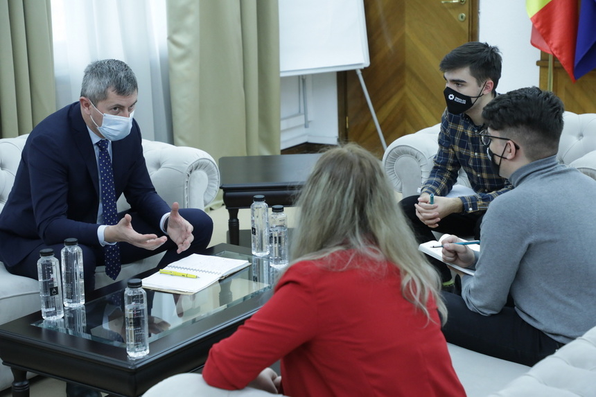 Vicepremierul Dan Barna a primit o delegaţie a elevilor care au protestat în faţa Guvernului/ Reprezentantul studenţilor, primit de Ludovic Orban