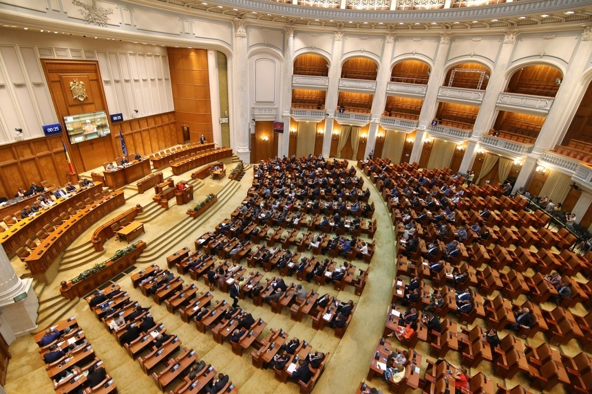 Orban: Cererea de revocare a Avocatului Poporului şi respingerea rapoartelor Televiziunii Române şi a Radioului Public, pe ordinea de zi a Birourilor reunite de marţi