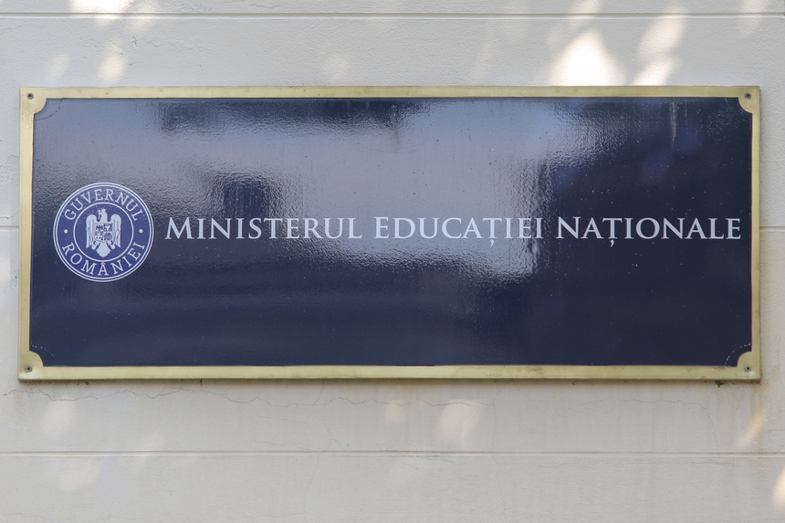 Ministerul Educaţiei: Cursurile anului şcolar 2021 – 2022 vor începe în 13 septembrie 2021 / Dacă vor fi suspendate cursurile, recuperarea materiei nu se va face în vacanţe