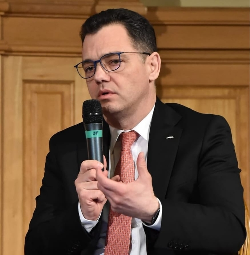 Ştefan Radu Oprea (PSD): Încercând să explice de ce avea cont pe platforma de înscriere pentru granturi acordate IMM-urilor, Claudiu Năsui comite un autodenunţ pe care ar trebui să-l adreseze DNA, nu PSD