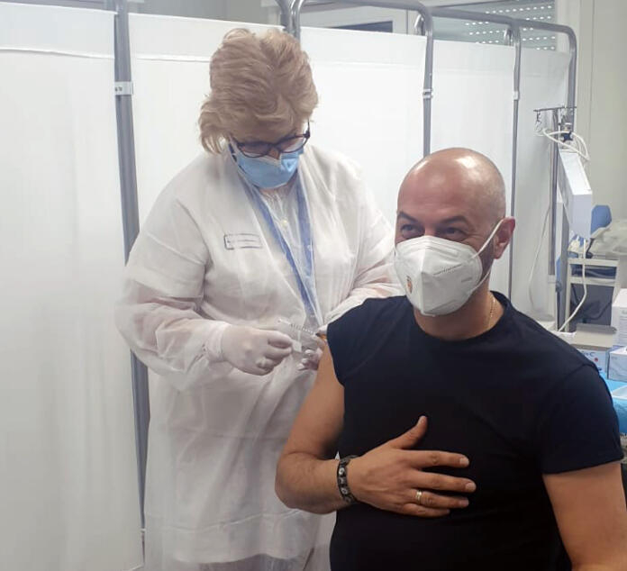 Membrii staff-ului naţionalei de fotbal feminin s-au vaccinat. Printre ei s-a aflat şi Cristian Dulca – FOTO –