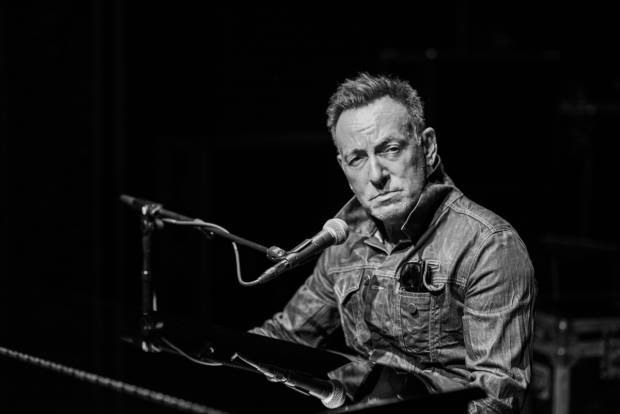 Bruce Springsteen a pledat vinovat pentru consum de alcool în spaţiu închis. Acuzaţiile de conducere sub influenţa alcoolului au fost retrase