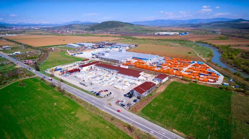 TeraPlast a încasat 373 milioane de lei din vânzarea diviziei Steel către irlandezii de la Kingspan Group. Grupul anunţă investiţii de 165 milioane lei şi are în plan două achiziţii