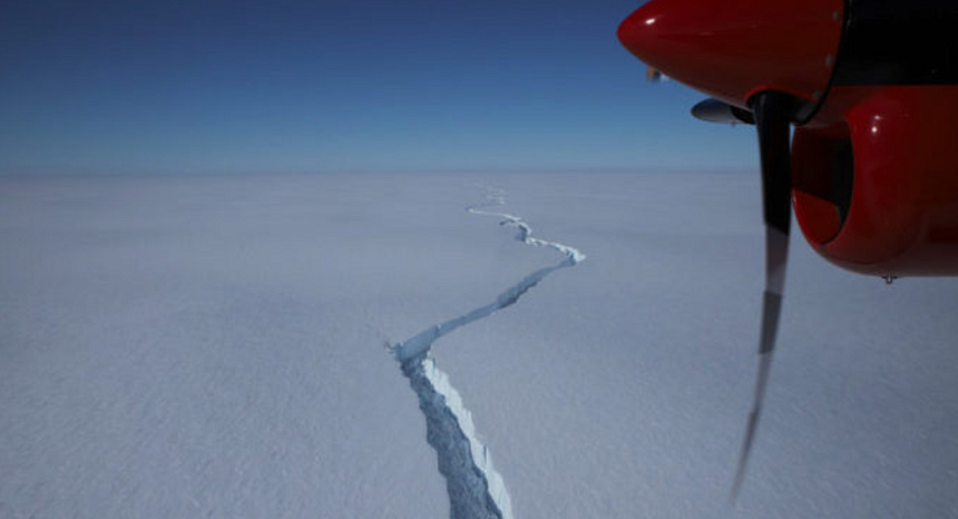 Un imens aisberg, cât aglomeraţia Parisului sau Londrei de mare, se desprinde din Antarctica – VIDEO