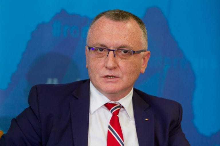 Ministrul Educaţiei, despre propunerea ca elevii din clasele terminale să meargă la şcoală, indiferent de scenariu: Examenele naţionale sunt definitorii pentru viitorul elevilor / Este extrem de important să le putem da şansa elevilor de a se pregăti