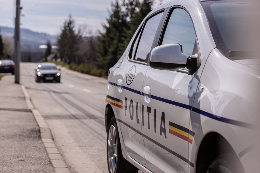 Firmă care administrează o cabană din Masivul Postăvarul, amendată cu 10.000 de lei de poliţiştii din Braşov, după o petrecere cu mai multe persoane