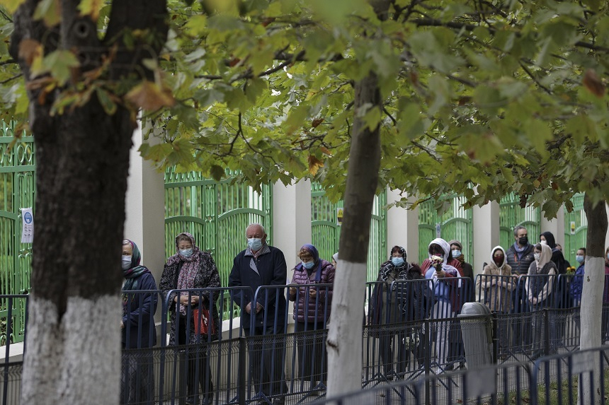 Curtea de Apel Bucureşti a anulat decizia care permite participarea la sărbătorile religioase doar persoanelor care au domiciliul în localitatea unde are loc activitatea/ Decizia nu este definitivă