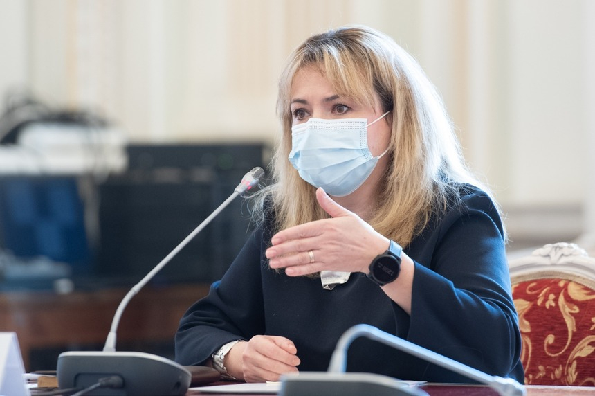 Anca Dragu: De mulţi ani, mediul de afaceri cere actualizarea legislaţiei comerciale, ceea ce ar permite creşterea competitivităţii firmelor şi diminuarea poverii / Avem nevoie de redefinirea tuturor noţiunilor de bază din legislaţia comercială