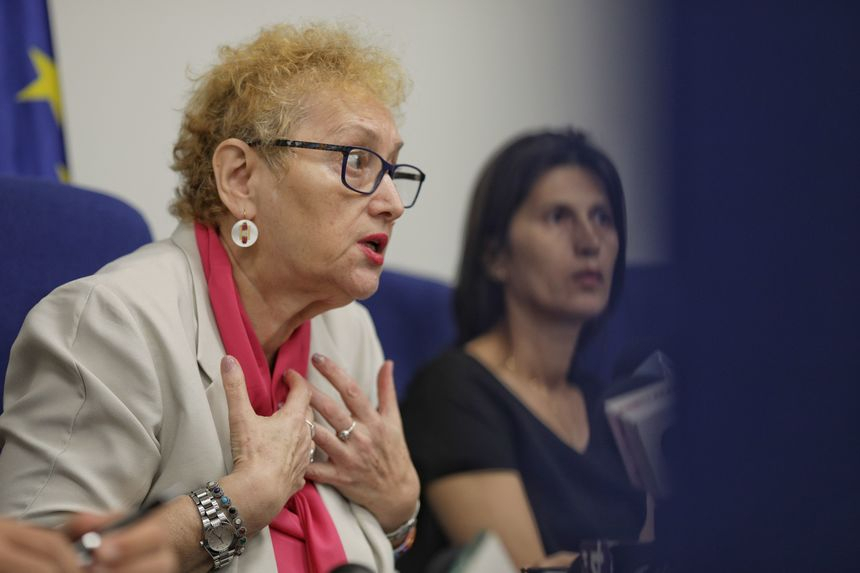 Renate Weber: De când am venit eu la instituţia asta, nu a sunat telefonul; nu au existat presiuni de vreun fel / Pe această chestiune a tăierii pensiilor parlamentarilor am primit multe telefoane; nu am primit niciun telefon de la cineva din PSD