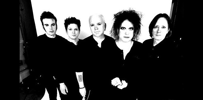 Robert Smith, liderul trupei The Cure, vinde o lucrare de artă în scop caritabil