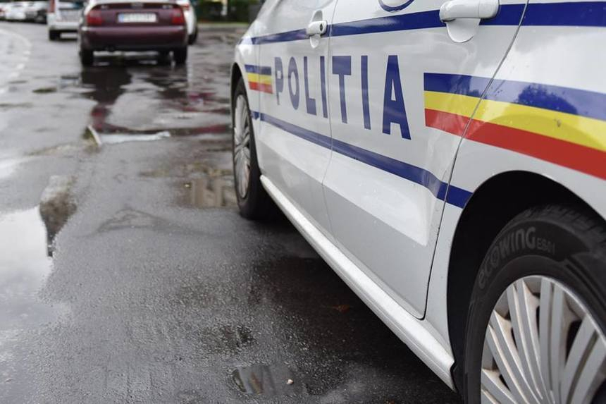 Suceava: Agent de poliţie, reţinut după ce a provocat un accident rutier şi a fugit de la locul faptei. El se afla sub influenţa băuturilor alcoolice