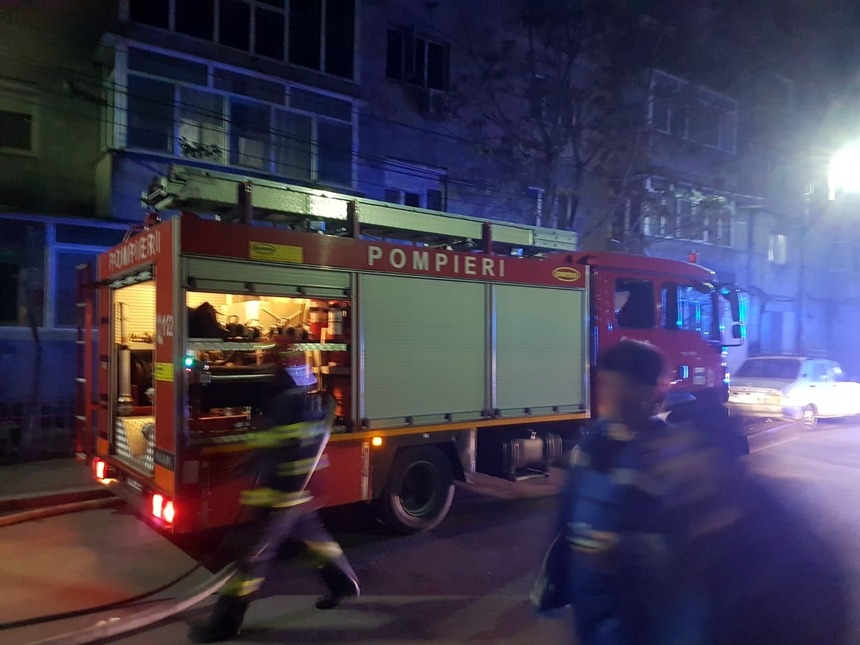 Dâmboviţa: 50 de persoane, evacuate dintr-un bloc din Găeşti după ce într-un apartament a izbucnit un incendiu cu degajare mare de fum – FOTO, VIDEO