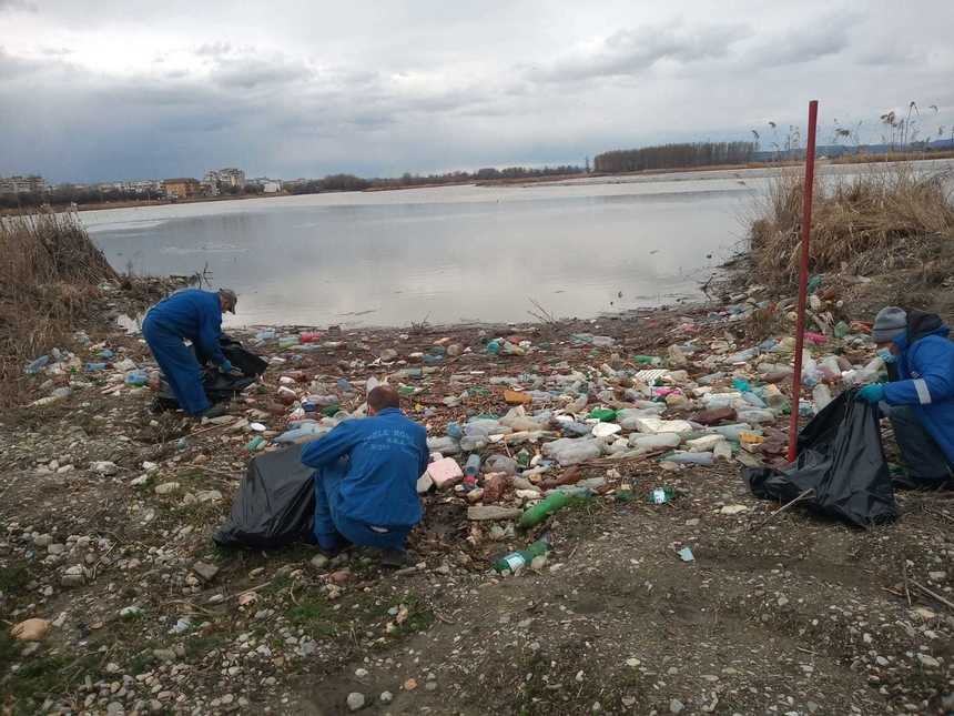 Administraţia Naţională ”Apele Române” va organiza peste 130 de acţiuni de ecologizare ale principalelor cursuri de apă şi ale lacurilor de acumulare