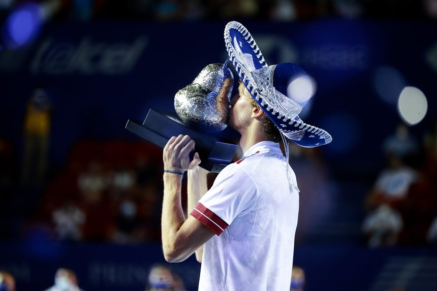 Alexander Zverev l-a învins pe Tsitsipas şi a câştigat turneul de la Acapulco