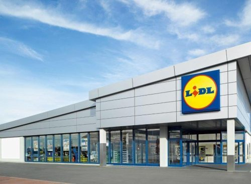 Lidl deschide joi două magazine, în Timişoara şi Iaşi, ambele cu staţie de încărcare pentru automobile electrice