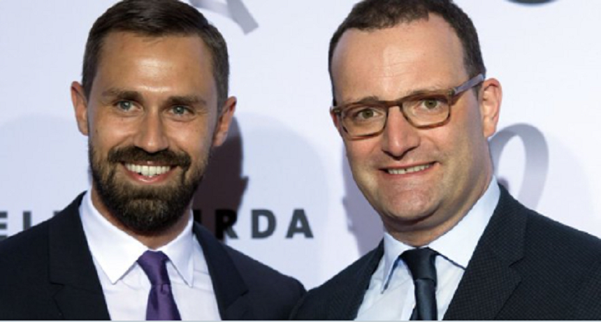 Ministrul german al Sănătăţii Jens Spahn, acuzat de conflict de interese în achiziţionarea unor măşti FFP2 din China prin intermediul grupului de presă Burda, la care lucrează soţul său, Daniel Funke