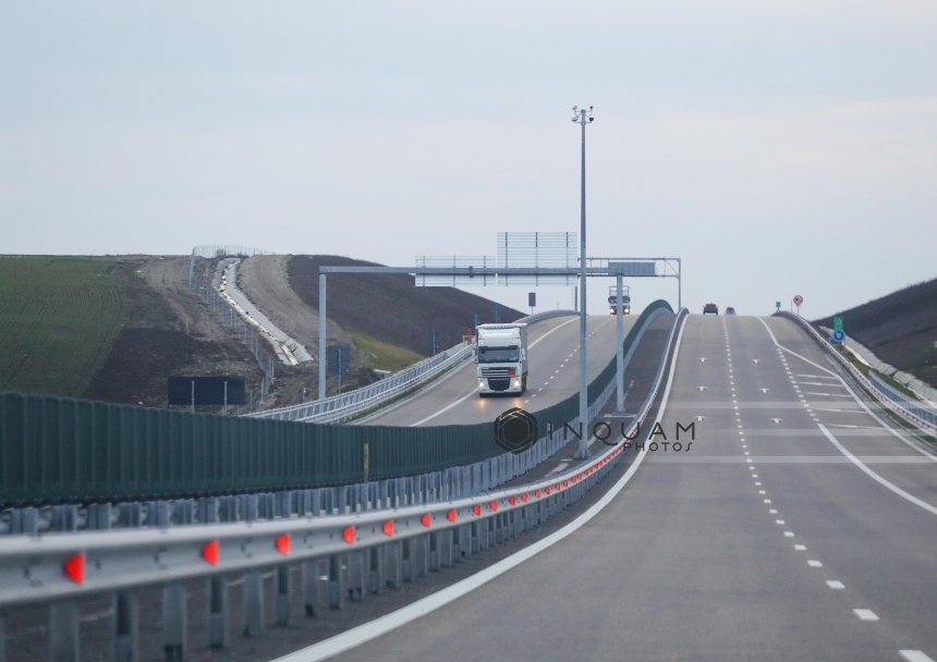 Accident în lanţ pe autostrada A1, la Orăştie, după ce s-a desprins roata unui autotren