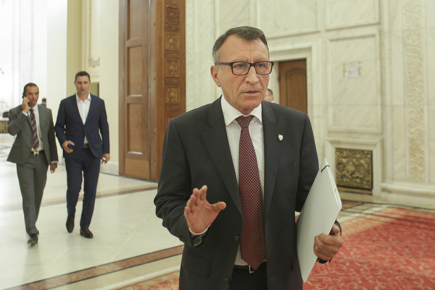 Stănescu: PSD va vota reducerea pensiilor la categoriile care sunt cu pensii foarte, foarte mari/ Să vină cu proiect de lege, sunt la putere, au majoritate şi votăm şi noi, o asigur pe doamna Turcan public de lucrul ăsta