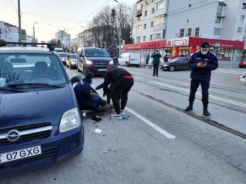 Botoşani: Unui bărbat care participa la protest i s-a făut rău, fiind salvat de jandarmii care au solicitat un echipaj medical