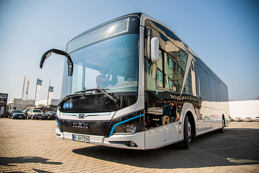 Tánczos Barna a participat la prezentarea unui model nou de autobuz electric: Peste 70% din poluarea aerului din Bucureşti provine de la trafic / Este responsabilitatea noastră a tuturor să avem grijă de mediu