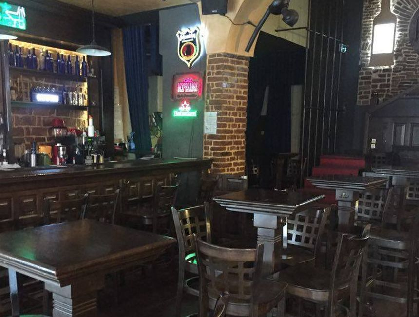 Restaurantele şi cafenelele se închid în Ploieşti şi Câmpina, începând de luni, după ce în cele două oraşe a fost depăşit pragul de infectare de trei cazuri la o mie de locuitori