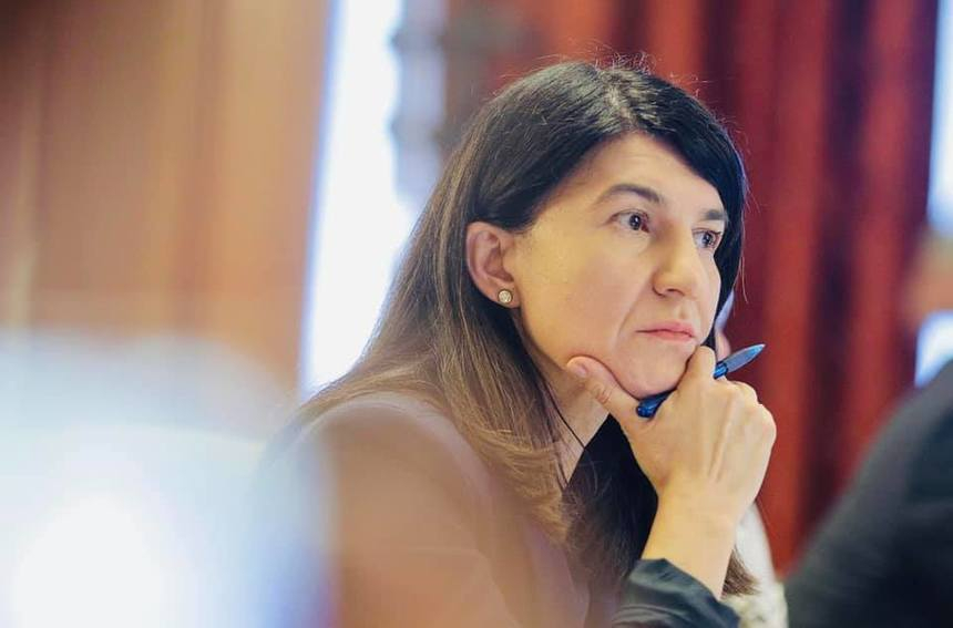 Violeta Alexandru, despre Spitalul Foişor: Spui când, după evaluarea datelor, nu arată bine lucrurile: ceea ce îmi cereţi durează 2 zile; vă propun să ne organizăm astfel. Toată lumea a tăcut să nu supere şefii. Pacienţii rezistă. Nu, nu e în regulă