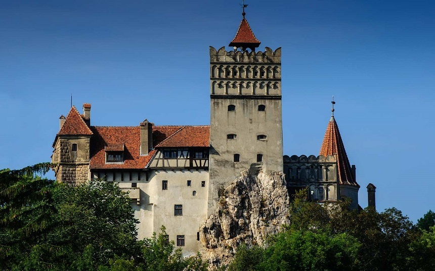 Noi restricţii, începând de miercuri, în staţiunea Bran şi în alte şase localităţi din judeţul Braşov. În Bran, incidenţa cazurilor de COVID-19 se apropie de 5 la o mie de locuitori