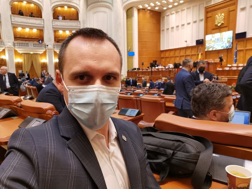 Cristi Berea, senator USR PLUS: Managementul medical din spitale trebuie separat de cel administrativ. Spitalele să fie conduse asemenea companiilor, cu planuri de investiţii şi indicatori de performanţă