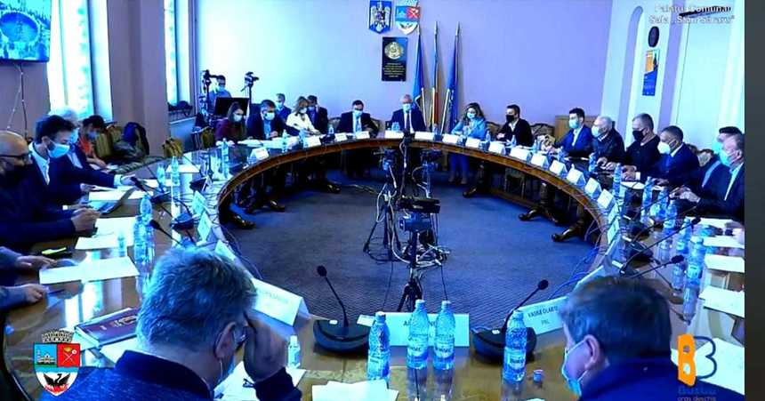 Buzău: 20.000 de elevi vor primi pachete cu câte patru cărţi, după ce Consiliul Local a votat un proiect în acest sens