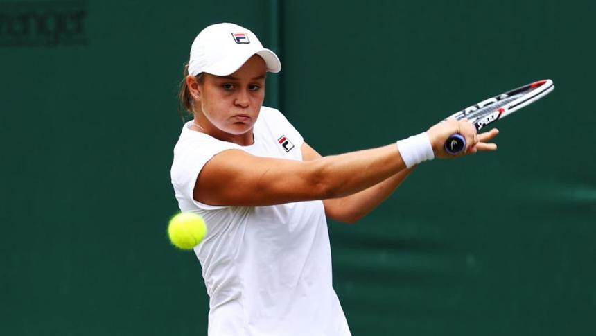 Ashleigh Barty, prima finalistă a turneului de la Stuttgart. În cealaltă semifinală se întâlnesc Halep şi Sabalenka