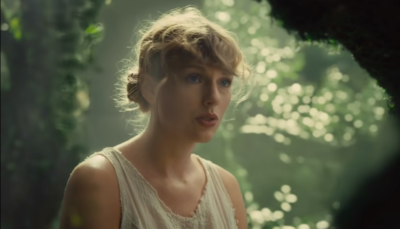 Albumul „Evermore” al lui Taylor Swift, vândut în peste un milion de copii la nivel mondial în prima săptămână