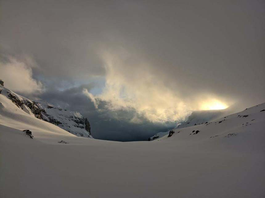 Meteorologii anunţă risc mare de producere a avalanşelor în Muntii Făgăraş şi Bucegi