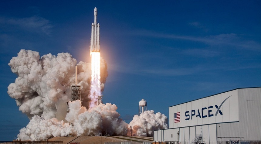 NASA a cerut SpaceX să întrerupă activităţile în cadrul contractului pentru viitorul modul lunar, până la soluţionarea contestaţiilor companiilor concurente