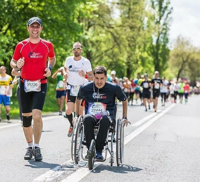 Osmanovici şi Zachmann de la Prima TV şi fostul rugbist George Baltă participă duminică la cursa Wings for Life