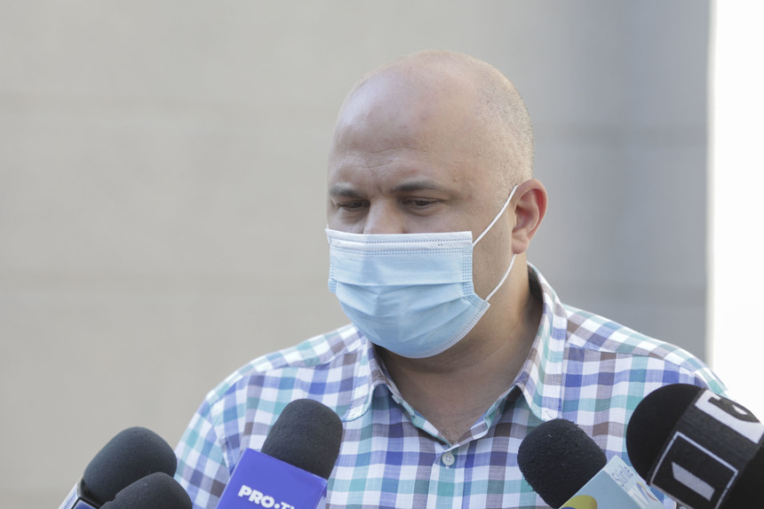 Emanuel Ungureanu (USR PLUS): Cum ar fi să avem un centru de vaccinare în Catedrala Neamului? Cum ar fi să-l vedem pe Patriarhul Daniel coordonând o asemenea campanie?