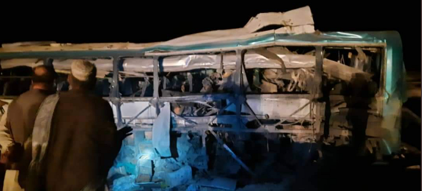 Cel puţin 11 morţi în Afganistan, în explozia unei bombe, la trecerea unui autobuz, în Zabul, înainte ca talibanii să decreteze un armistiţiu de Eid al-Fitr, la încheierea Ramadanului