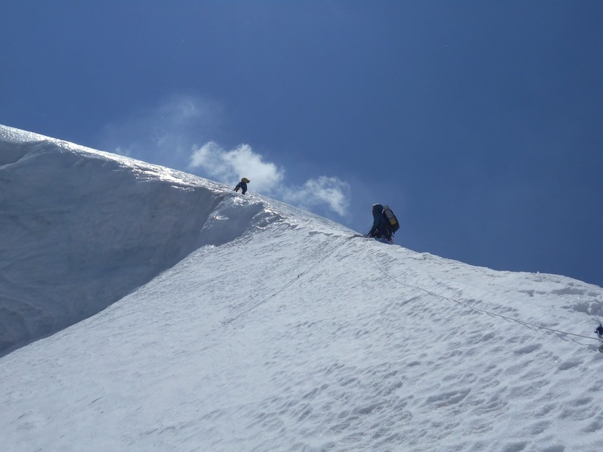 Alpinistul român Horia Colibăşanu şi doi camarazi, surprinşi de o avalanşă pe Dhaulagiri, în Himalaya