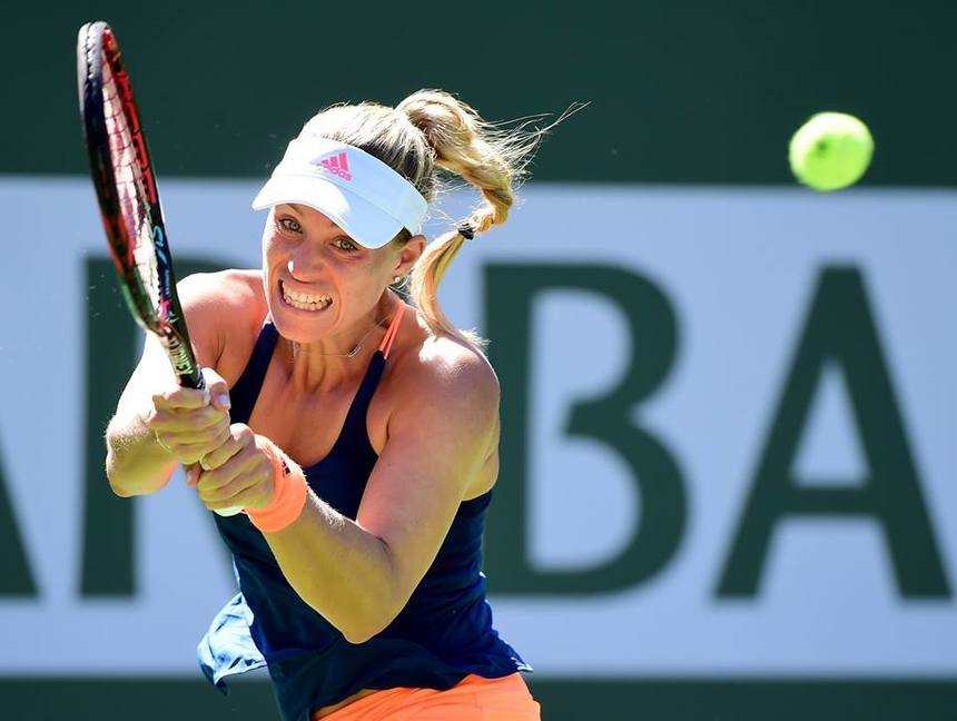 Ajutând o prietenă – WTA prezintă momentul în care Angelique Kerber o ajută pe Simona Halep să-şi strângă lucrurile după accidentarea de la Roma – VIDEO –