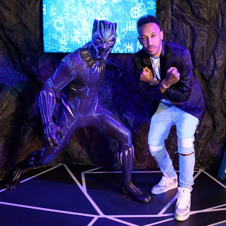 O statuie a supereroului Black Panther, expusă la Madame Tussauds din Londra pentru redeschiderea muzeului – VIDEO