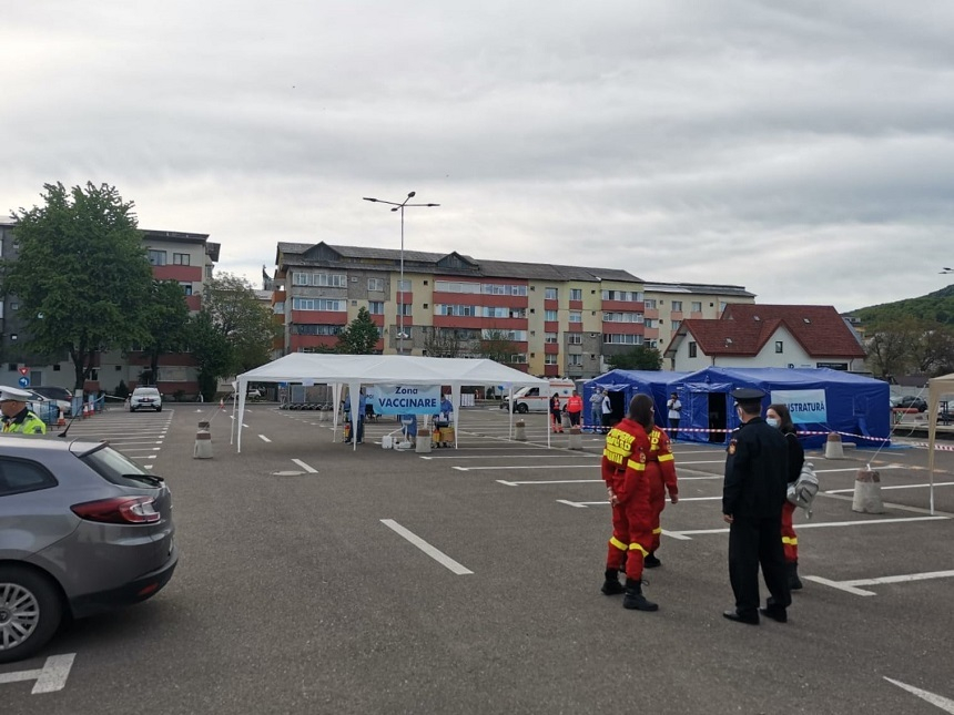 Mai puţin de 300 de persoane s-au vaccinat la un centru drive-thru din Piatra Neamţ deschis în acest sfârşit de săptămână