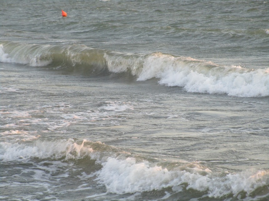 Pescador cu cinci oameni la bord, dispărut în mare. Trei dintre membrii echipajului, găsiţi decedaţi pe ţărm