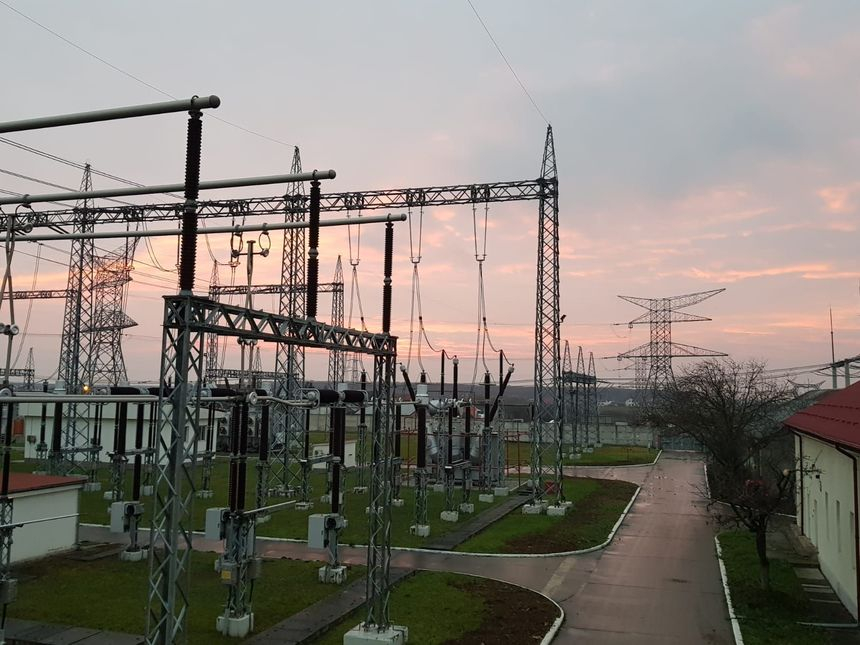 Transelectrica a pus în funcţiune cu succes tronsonul LEA 400 kV Oradea Sud – Nădab, investiţie de 4 milioane de lei