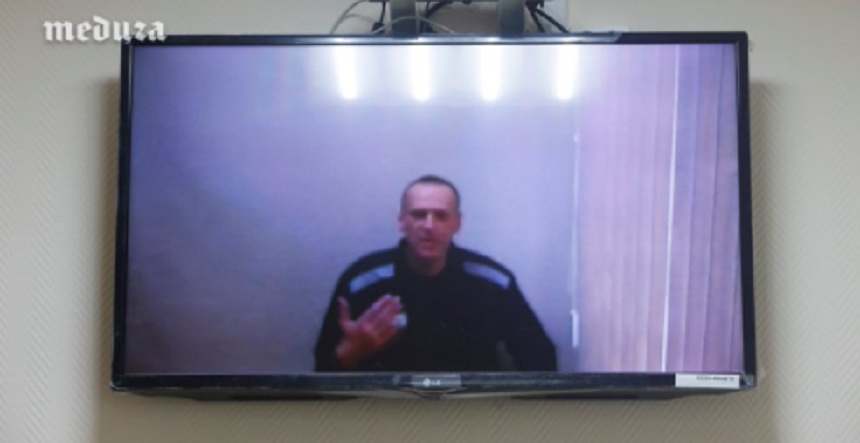 Navalnîi îşi apără prin videoconferinţă trei plângeri împotriva administraţei penitenciare; Duma de Stat adiptă în a treia lectură o lege care interzice membrilor mişcărilor ”extremiste” să candideze în alegeri