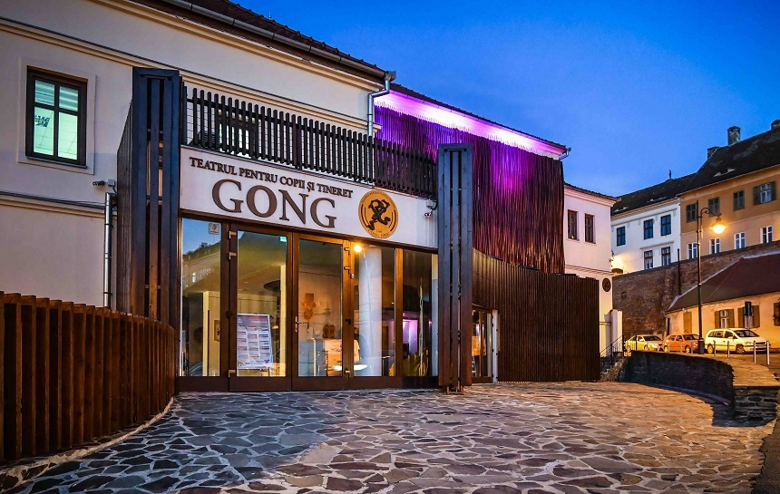 Spectacolul „Fata babei şi fata moşneagului”, în premieră la Teatrul „Gong” din Sibiu