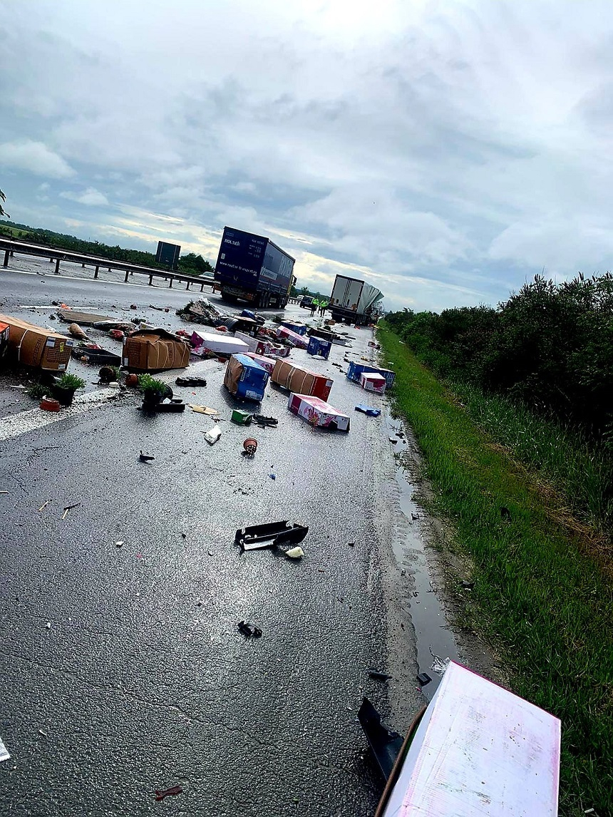 Accident între două TIR-uri pe autostrada A 1 Bucureşti – Piteşti. O persoană a murit – FOTO